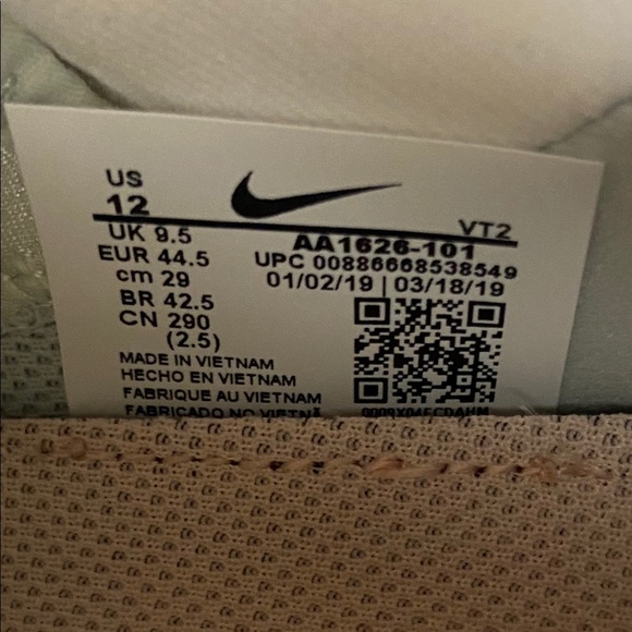 Nike Legend React - Picture 4 of 5